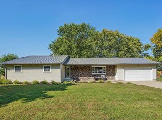 227 9th St, Prairie Du Sac, WI 53578