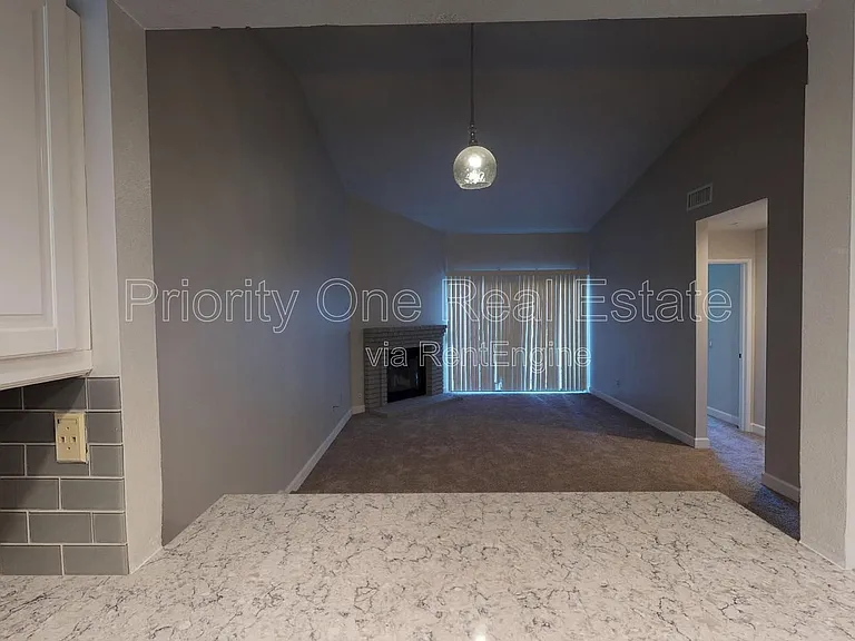 2876 Englewood Way — Photo 6