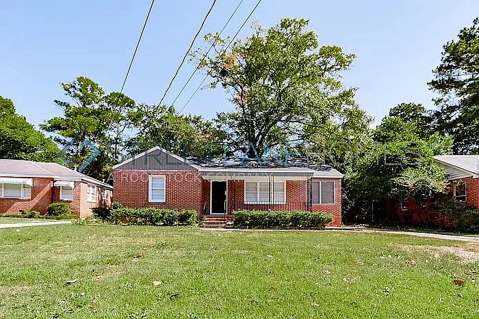 3 bed, 1.0 bath, 1238 sqft, $1,250 — Photo 1