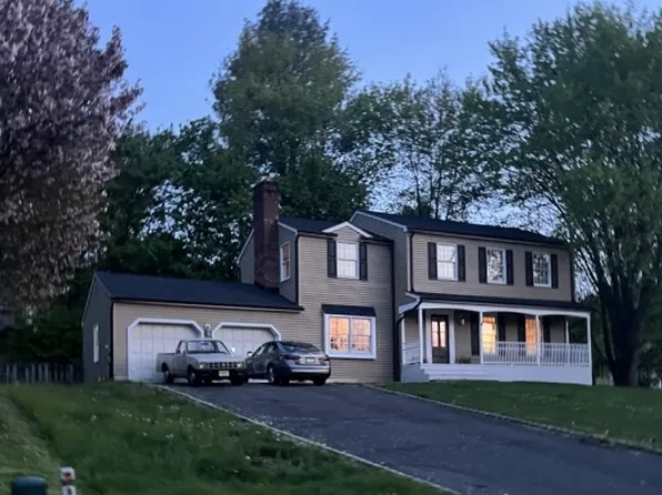 12 Fawn Run, Bloomsbury Boro, NJ 08804