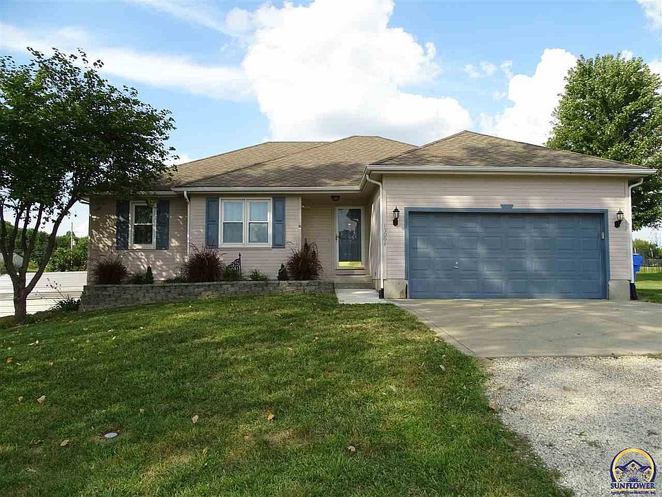 3 Bedroom, 2 bath on 1.57 acres                       NO SPECIAL TAXES!