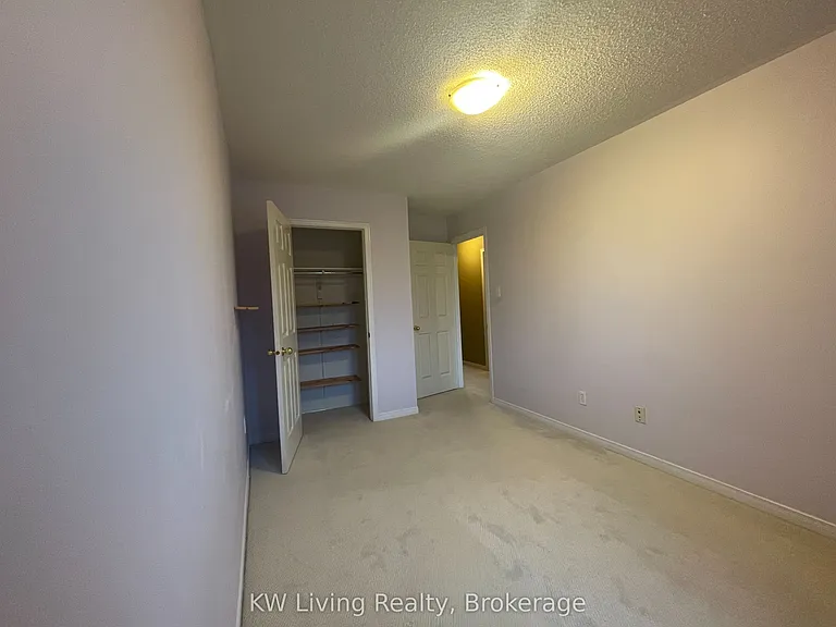 60 Coburg Cres — Photo 26