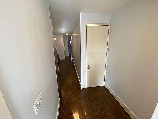 5th image of 913 Belmont Ave #2