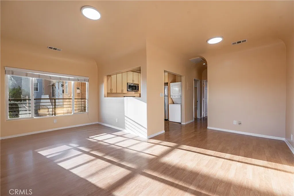 2 bed, 800 sqft, $3,250 — Photo 3