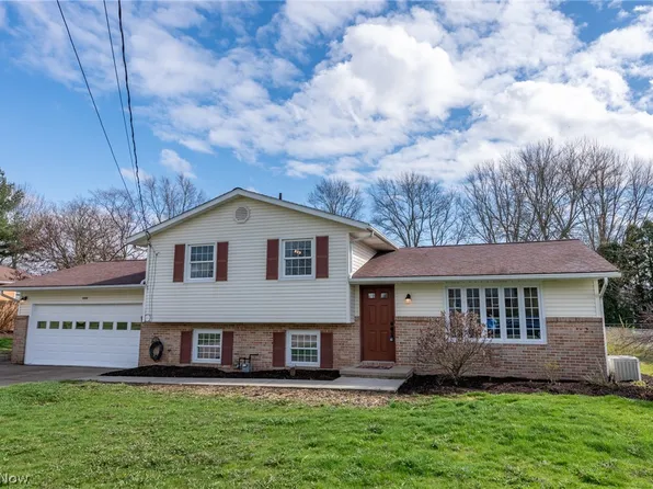 1068 Shelley St NE, Canton, OH 44721