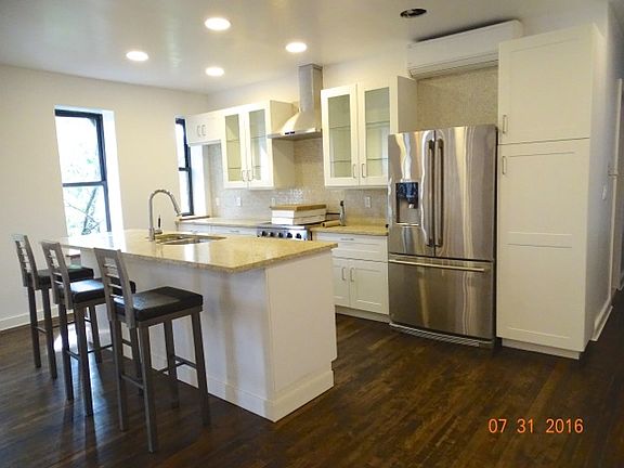 4th image of 195 8th Ave #10