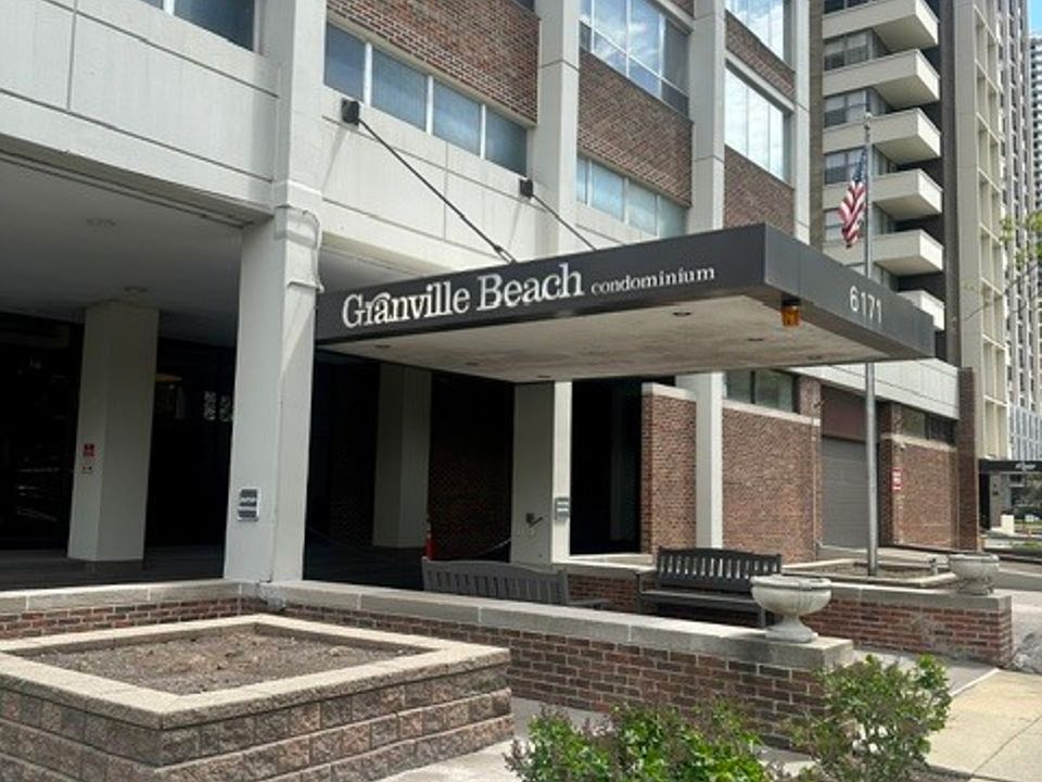 1st image of 6171 N Sheridan Rd APT 2108