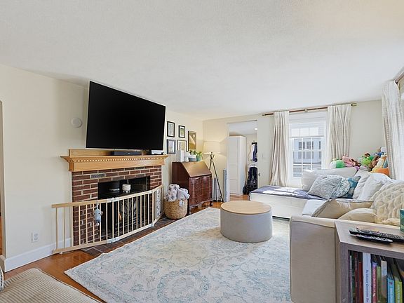 3rd image of 28 Ellis Ave