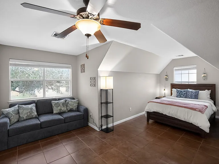 395 Spring Dr — Photo 9