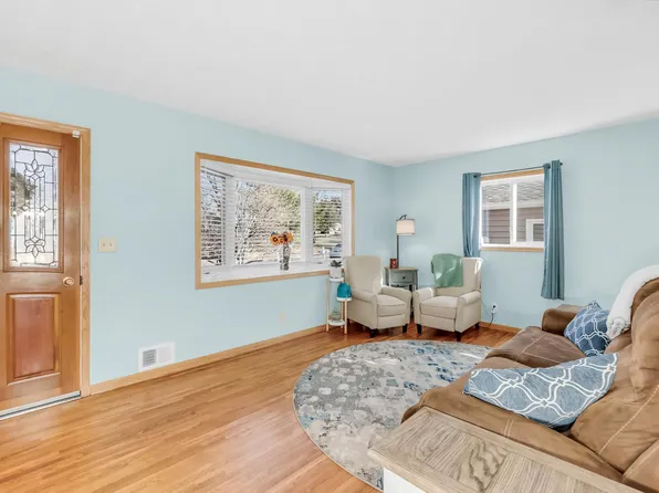 6033 Garbe Ave, Woodbury, MN 55125