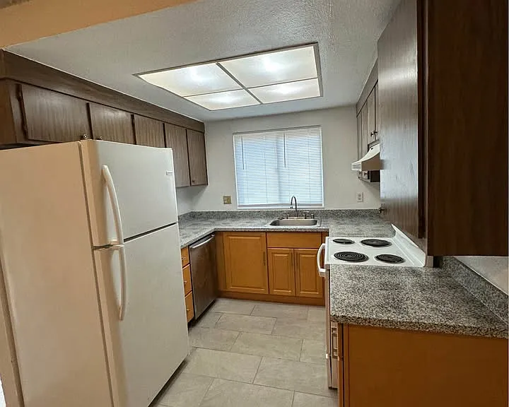 744 Beythe Ln — Photo 4