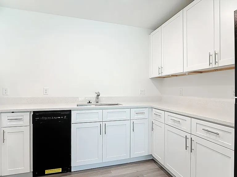 3067 Quarter St — Photo 10