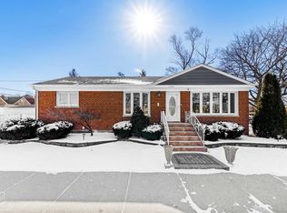 5301 S Neenah Ave, Chicago, IL 60638