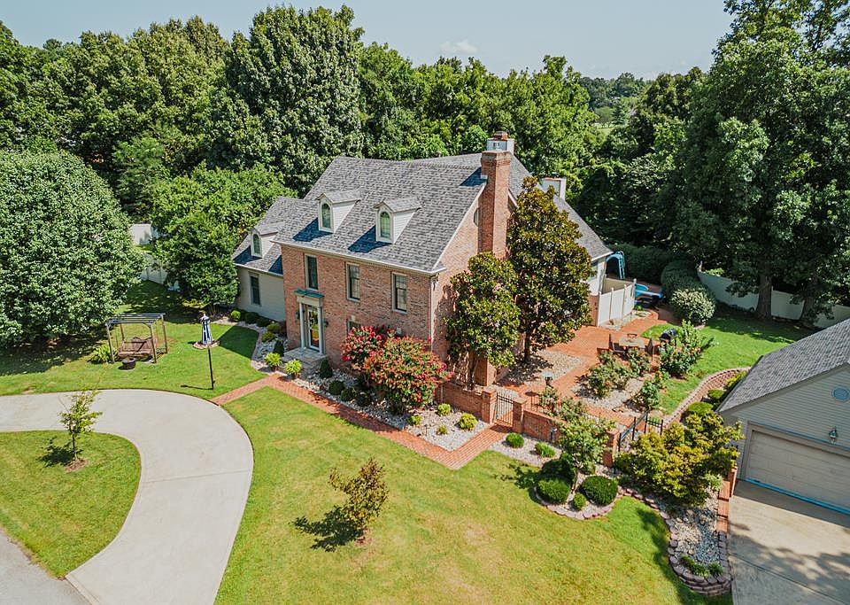 1st image of 2435 Ridgewood Dr