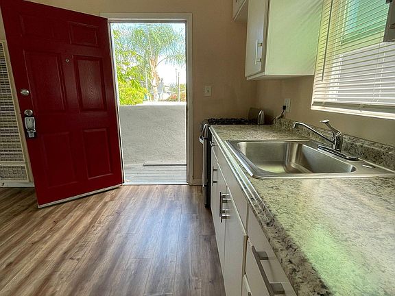 4th image of 1133 30th St #1-B