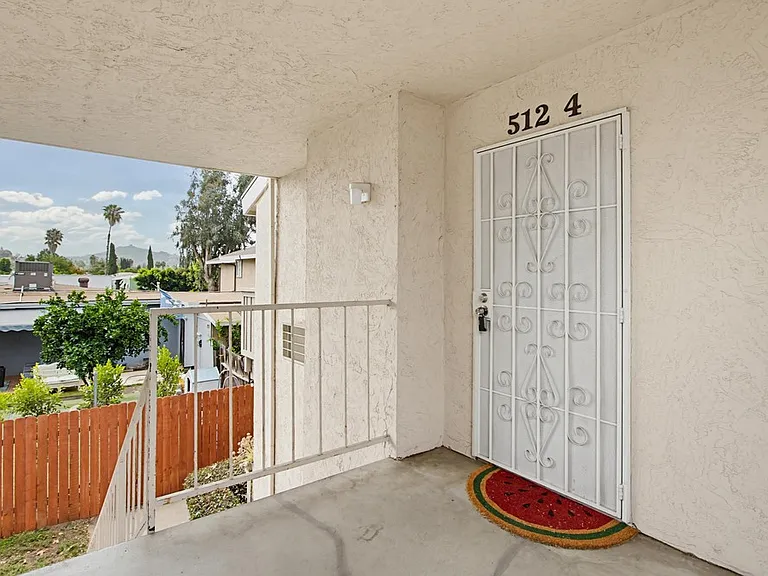 512 Sandalwood Pl — Photo 4