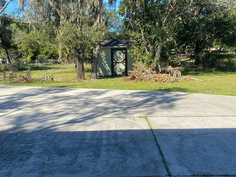 1925 Maydell Dr — Photo 2