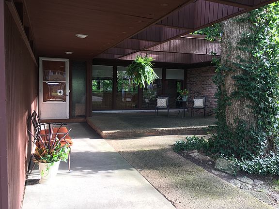 4th image of 1808 E Shady Oak Dr