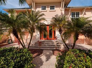 102 Wimbledon Ct, Redington Shores, FL 33708