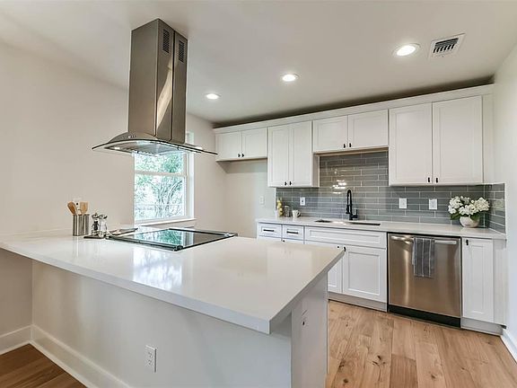 3rd image of 11918 Braewick Dr