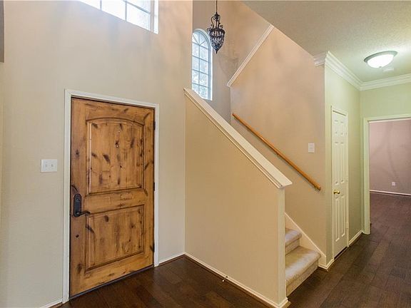 5th image of 706 Hugh Walker Dr