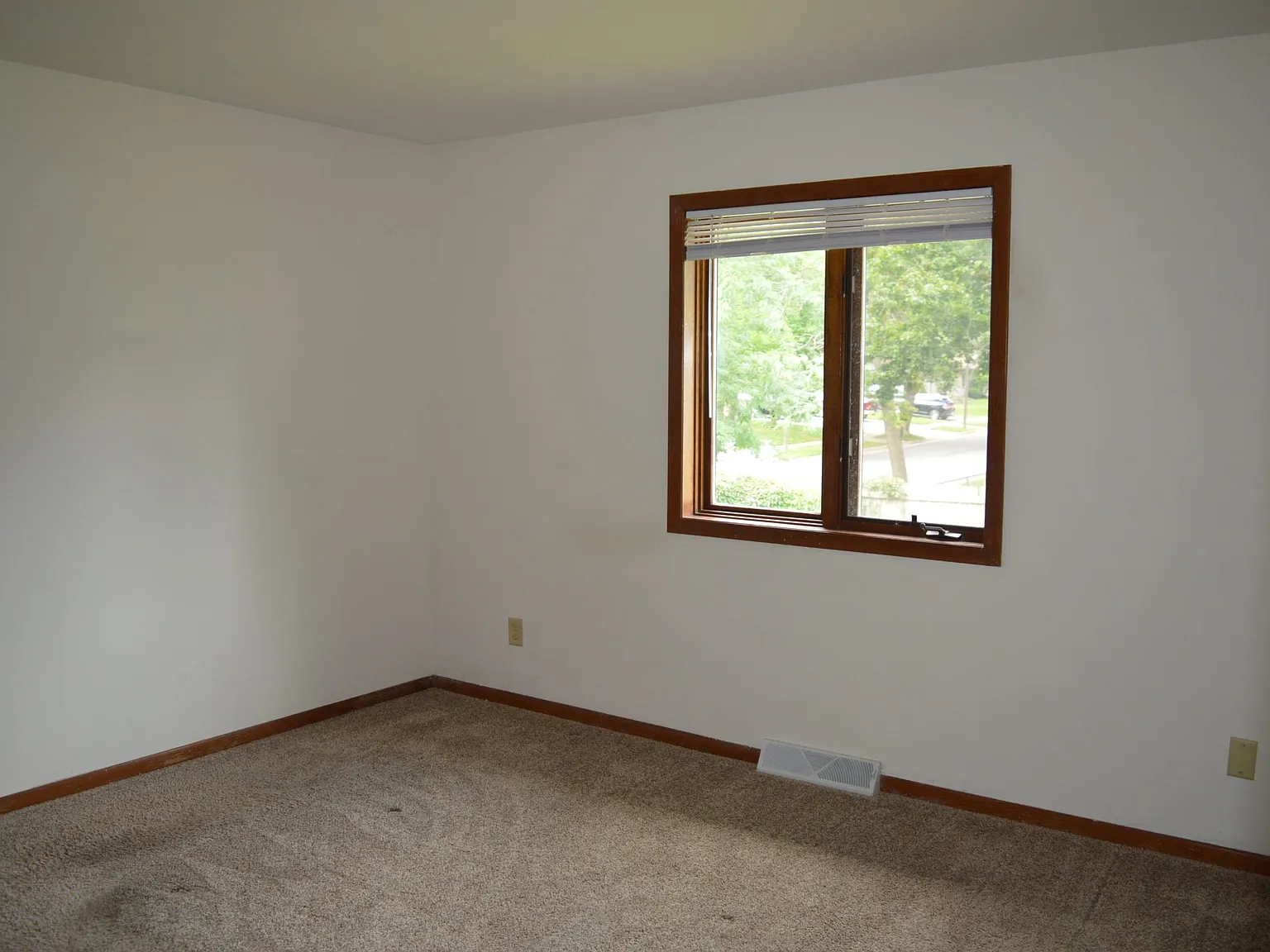 2 bed, 742 sqft, $2,095 — Photo 2