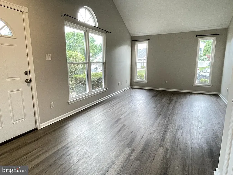 294 Woods Edge Pl — Photo 4