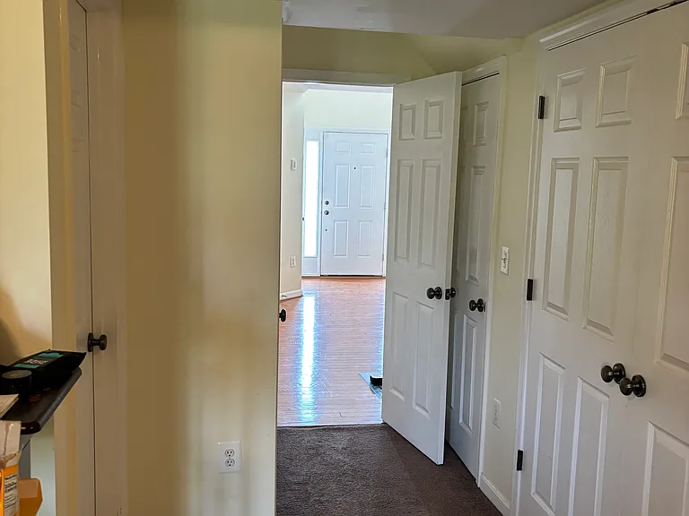 105 Barrett Ct — Photo 2