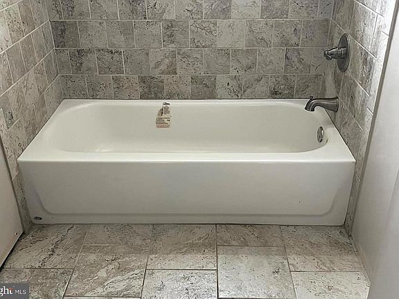 3rd image of 7109 Tulip St