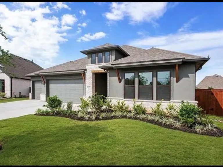 4611 Columbus Dr — Photo 1