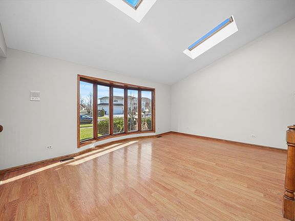 3rd image of 10720 Lorel Ave