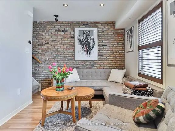 4th image of 823 Dundas St E #5
