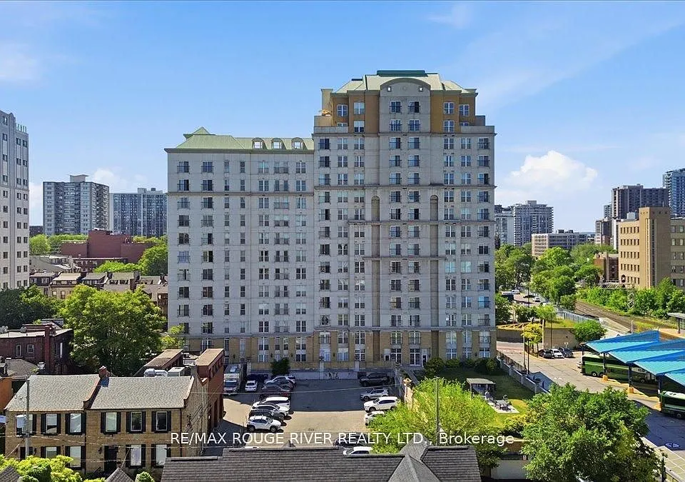 135 James St S #1401