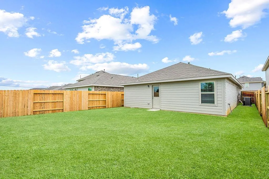 3 bed, 2.5 bath, 1470 sqft, $2,050 — Photo 4