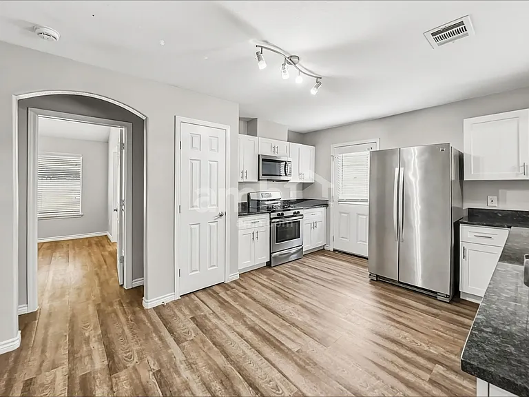 13211 Ambrosa Dr — Photo 3