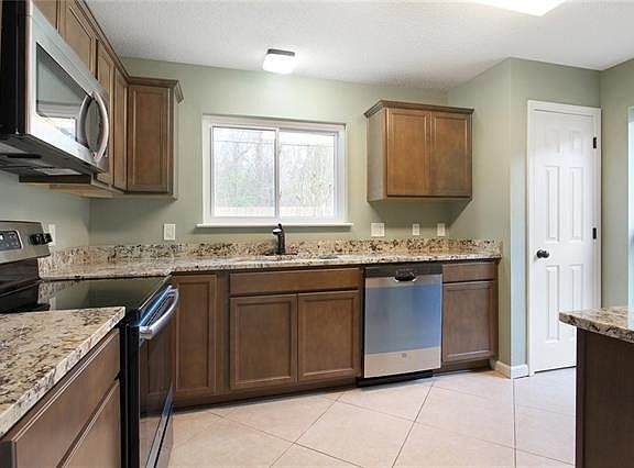 5th image of 2812 English Colony Dr