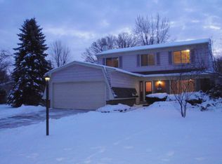 832 Randall Dr, Troy, MI