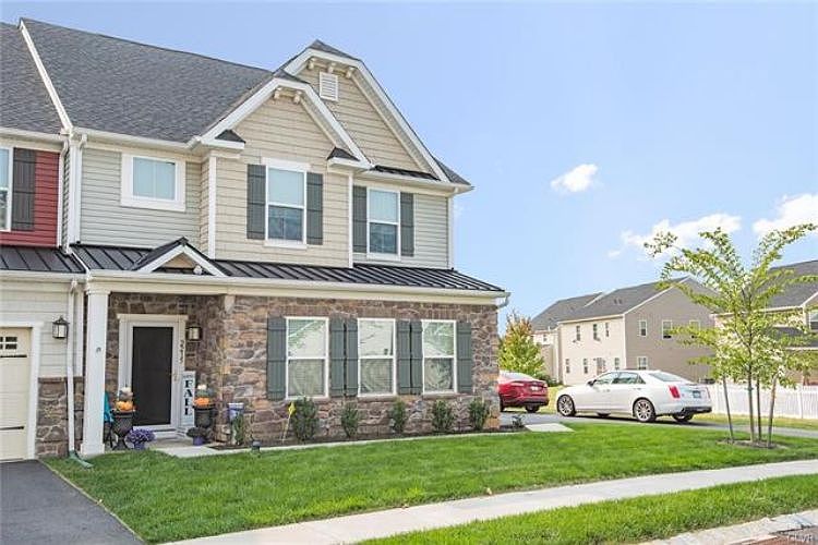 1st image of 2215 Cook Dr