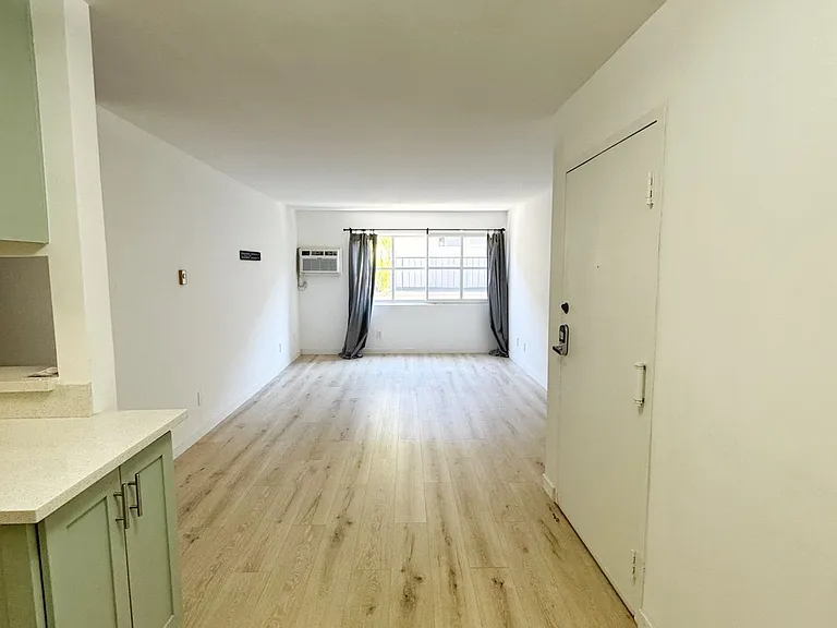 1351 N Orange Dr #117 — Photo 4