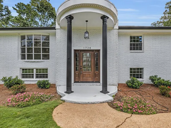 1728 Lake Wood Cir, Hixson, TN 37343