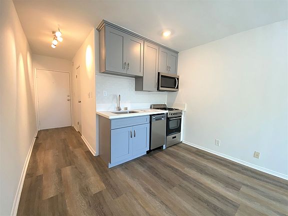 4th image of 1420 Seward St #1007