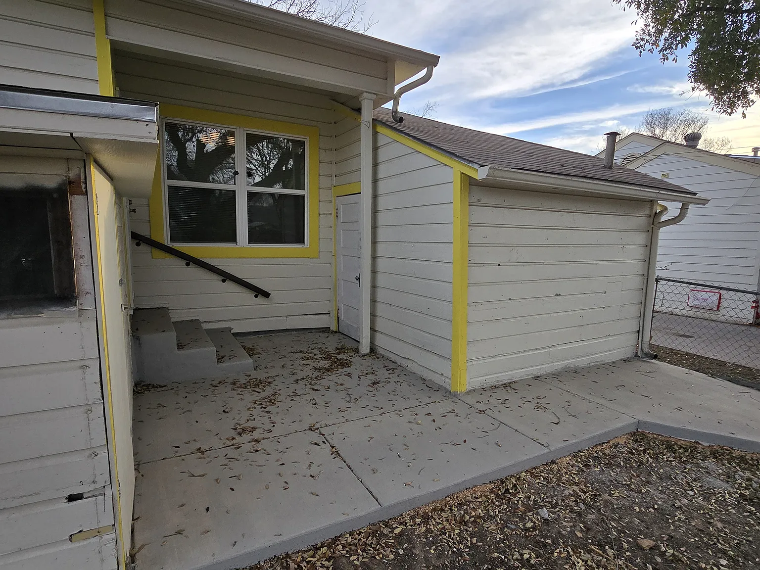 809 Elmwood Dr — Photo 4