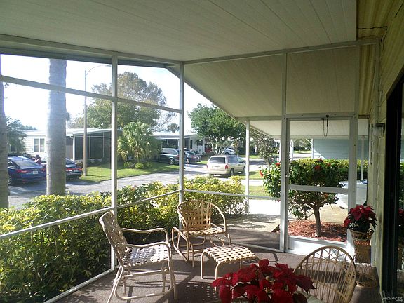 RELAXING FRONT LANAI