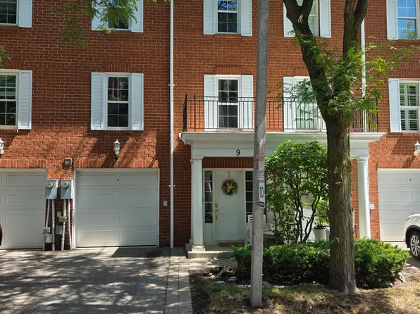 9 Stornwood Ct #9, Brampton, ON L6W 4H5