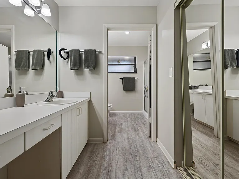 2482 Bedford Mews Dr — Photo 21