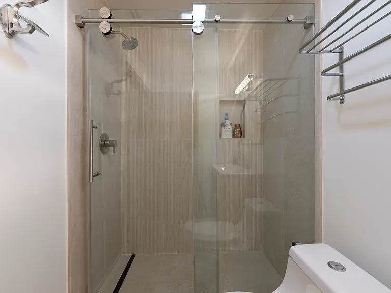 2450 Coldwater Canyon Dr — Photo 19