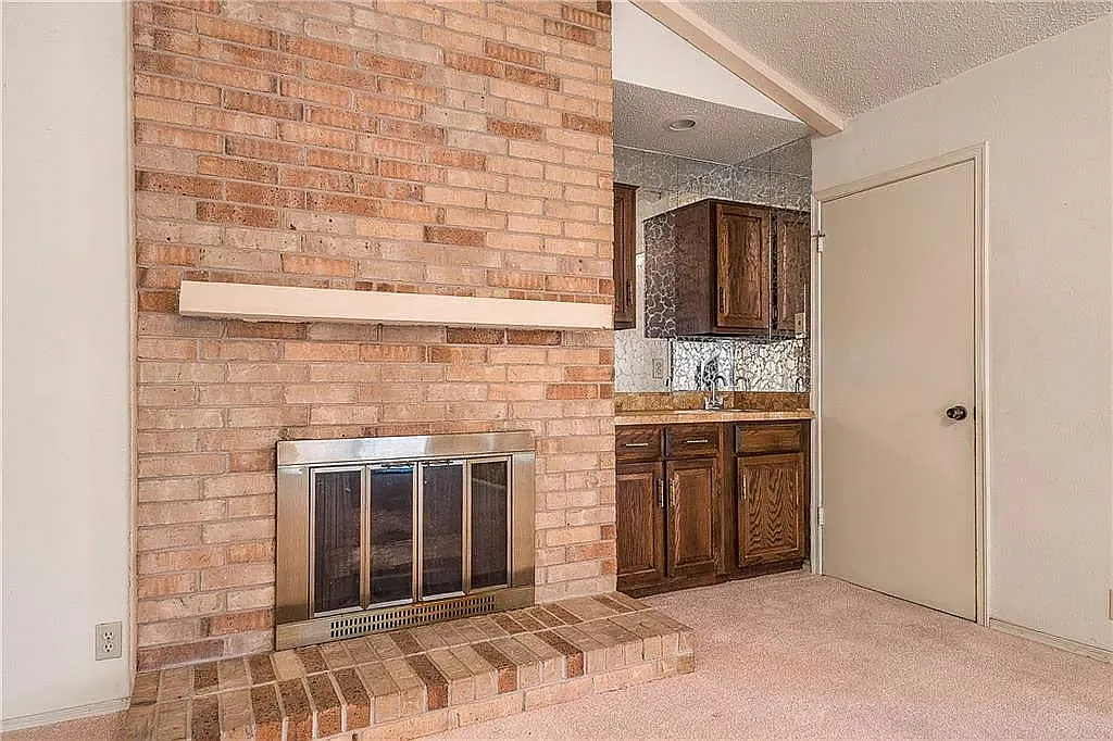 3 bed, 1694 sqft, $2,422 — Photo 4