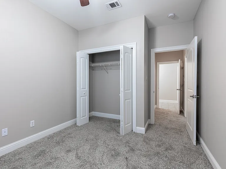 Oceanaire Apartments — Photo 10