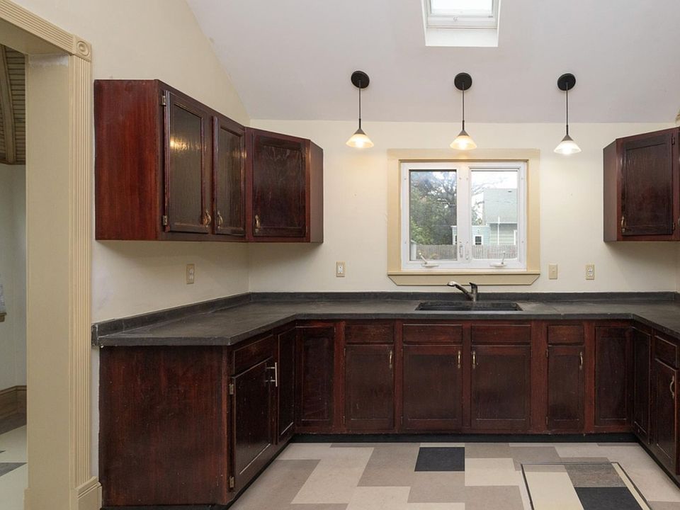 1st image of 1014 Burgess St Unit 1