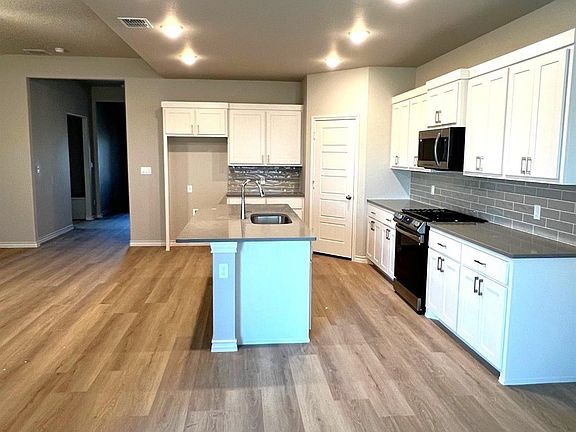 4th image of 606 E 13th St